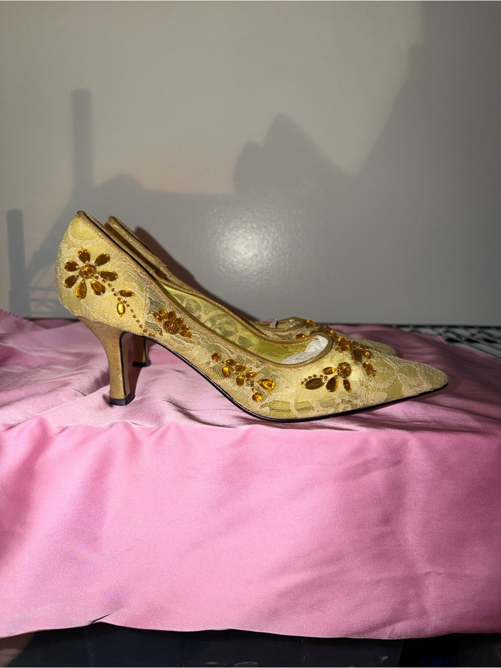 Karen Millen Gold Embellished Lace Pointed-Toe Pumps